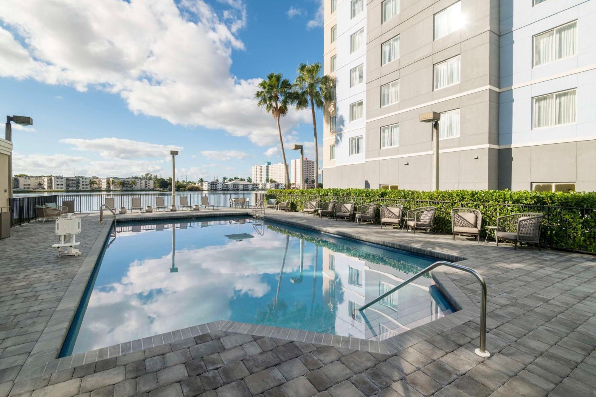 Homewood Suites Miami Airport/Blue Lagoon Exterior foto